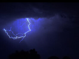 Una espectacular tormenta eléctrica sorprende a Málaga en el arranque de su Feria Fotografía Iván Chamizo