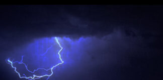 Una espectacular tormenta eléctrica sorprende a Málaga en el arranque de su Feria Fotografía Iván Chamizo