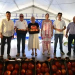 Un tomate Huevo de Toro de Coín alcanza los 20.000 euros en su tradicional subasta solidaria Un tomate Huevo de Toro de Coín alcanza los 20.000 euros en su tradicional subasta solidaria