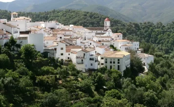 La Diputación financia con 372.000 euros el acondicionamiento de una parcela para crear nuevas plazas de aparcamiento en Genalguacil