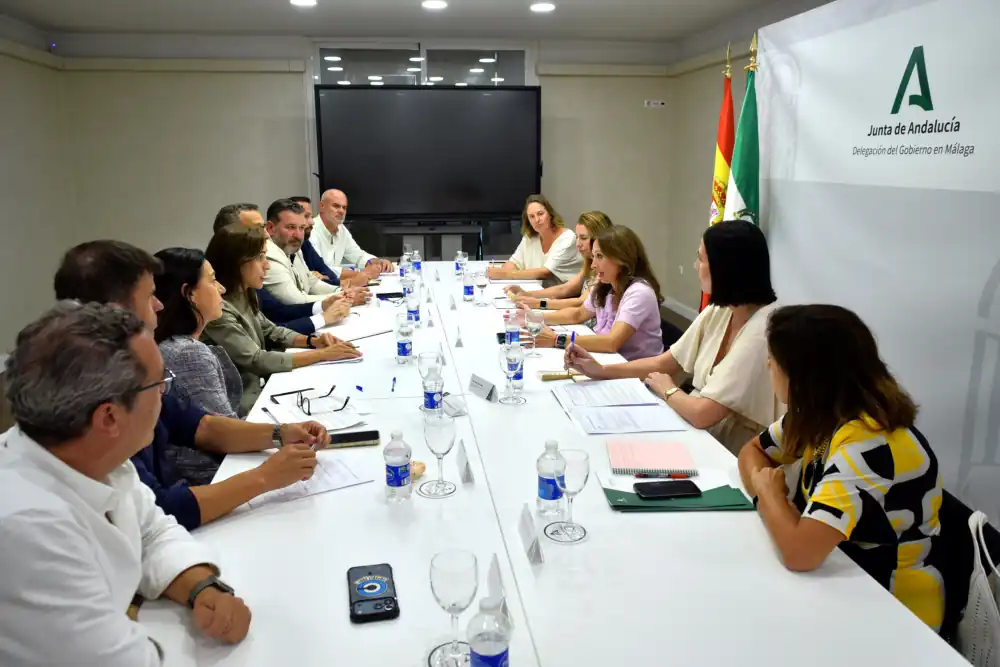 La Junta crea una comisión para el seguimiento y control de la calidad de las aguas de las playas del litoral de Málaga