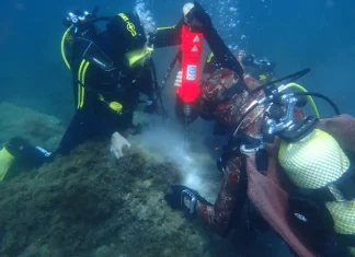 La Junta instala 25 fondeos ecológicos para el amarre de barcos de buceo en Granada y Málaga La Junta instala 25 fondeos ecológicos para el amarre de barcos de buceo en Granada y Málaga