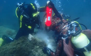 La Junta instala 25 fondeos ecológicos para el amarre de barcos de buceo en Granada y Málaga La Junta instala 25 fondeos ecológicos para el amarre de barcos de buceo en Granada y Málaga