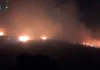 Igualeja, confinada por un incendio forestal que moviliza a más de un centenar de efectivos Igualeja, confinada por un incendio forestal que moviliza a más de un centenar de efectivos
