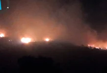 Igualeja, confinada por un incendio forestal que moviliza a más de un centenar de efectivos Igualeja, confinada por un incendio forestal que moviliza a más de un centenar de efectivos