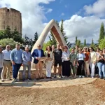 Participantes de un taller de bioconstrucción de La Noria instalan en Yunquera ‘La Puerta’, una escultura transitable que simboliza la identidad de la Sierra de las Nieves Participantes de un taller de bioconstrucción de La Noria instalan en Yunquera ‘La Puerta’, una escultura transitable que simboliza la identidad de la Sierra de las Nieves