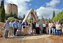 Participantes de un taller de bioconstrucción de La Noria instalan en Yunquera ‘La Puerta’, una escultura transitable que simboliza la identidad de la Sierra de las Nieves Participantes de un taller de bioconstrucción de La Noria instalan en Yunquera ‘La Puerta’, una escultura transitable que simboliza la identidad de la Sierra de las Nieves
