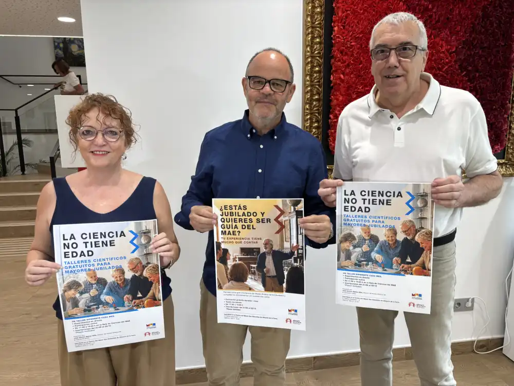 El MAE impulsa la ciencia entre los mayores con nuevos talleres y un programa de guías voluntarios