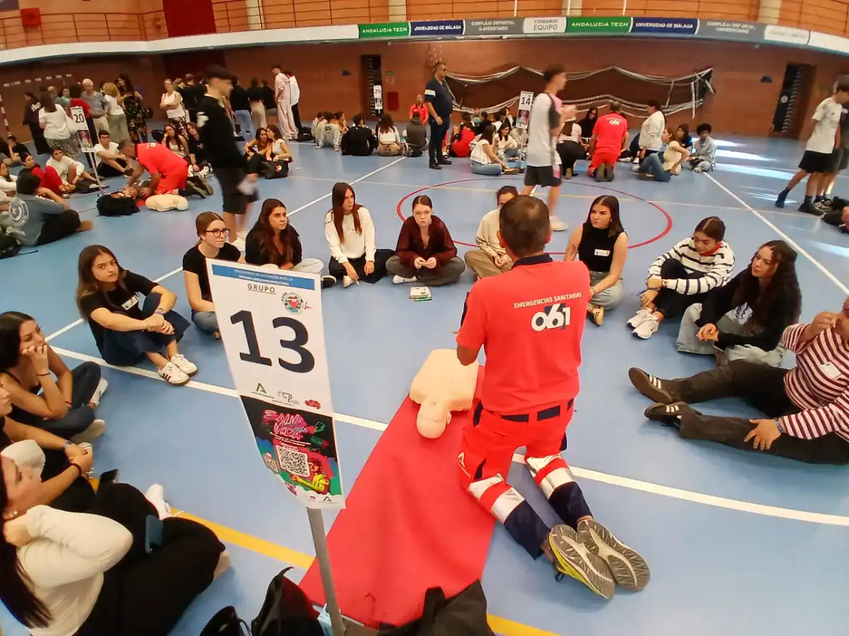 1.400 jóvenes malagueños se entrenan en reanimación en un nuevo Cardiomaratón del 061