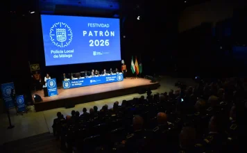 Navarro resalta la labor de la Policía Local para que Málaga siga siendo, como reza su escudo, “la primera en el peligro de la libertad” Navarro resalta la labor de la Policía Local para que Málaga siga siendo, como reza su escudo, “la primera en el peligro de la libertad”