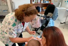Más de 180.000 menores de 5 años se vacunarán frente a la gripe en Andalucía desde hoy vacunación niños_10_01_2026